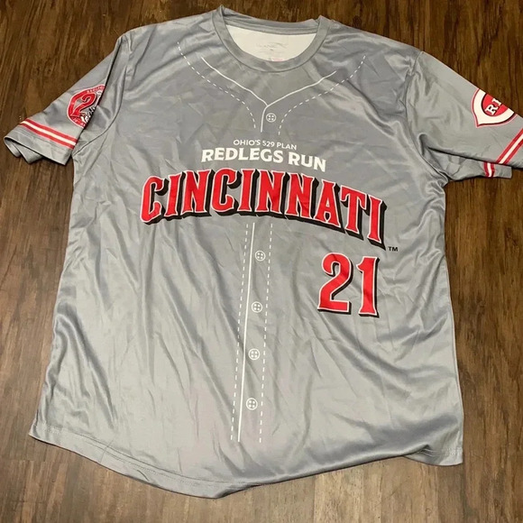 Cincinnati reds top - Picture 1 of 5